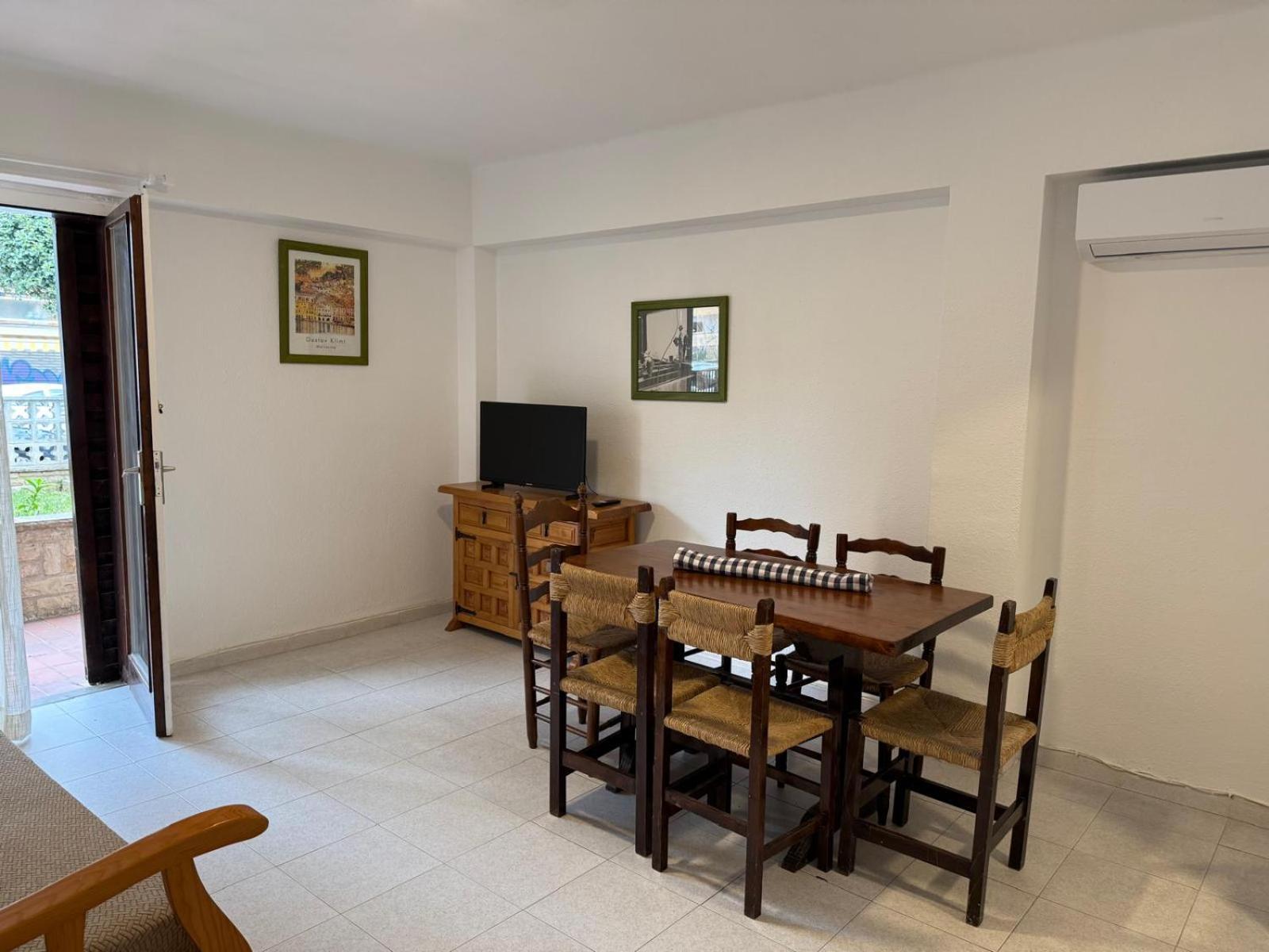 Apartamentos Flandria Салоу Екстер'єр фото