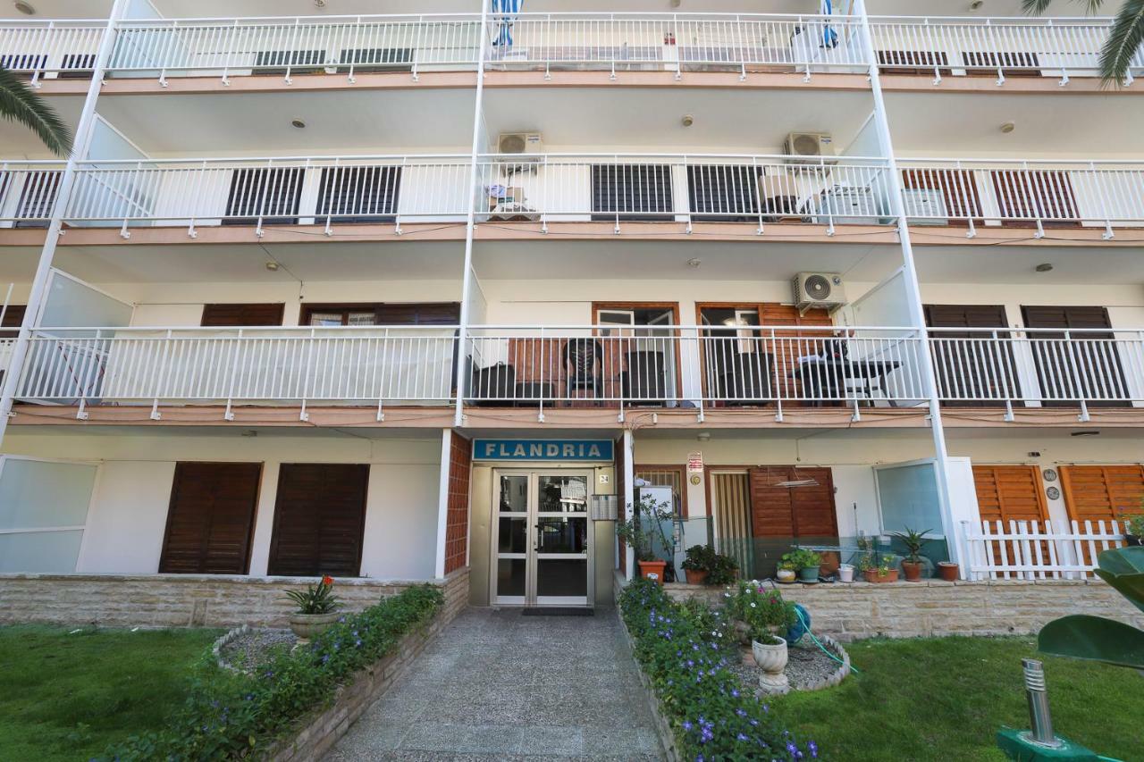 Apartamentos Flandria Салоу Екстер'єр фото