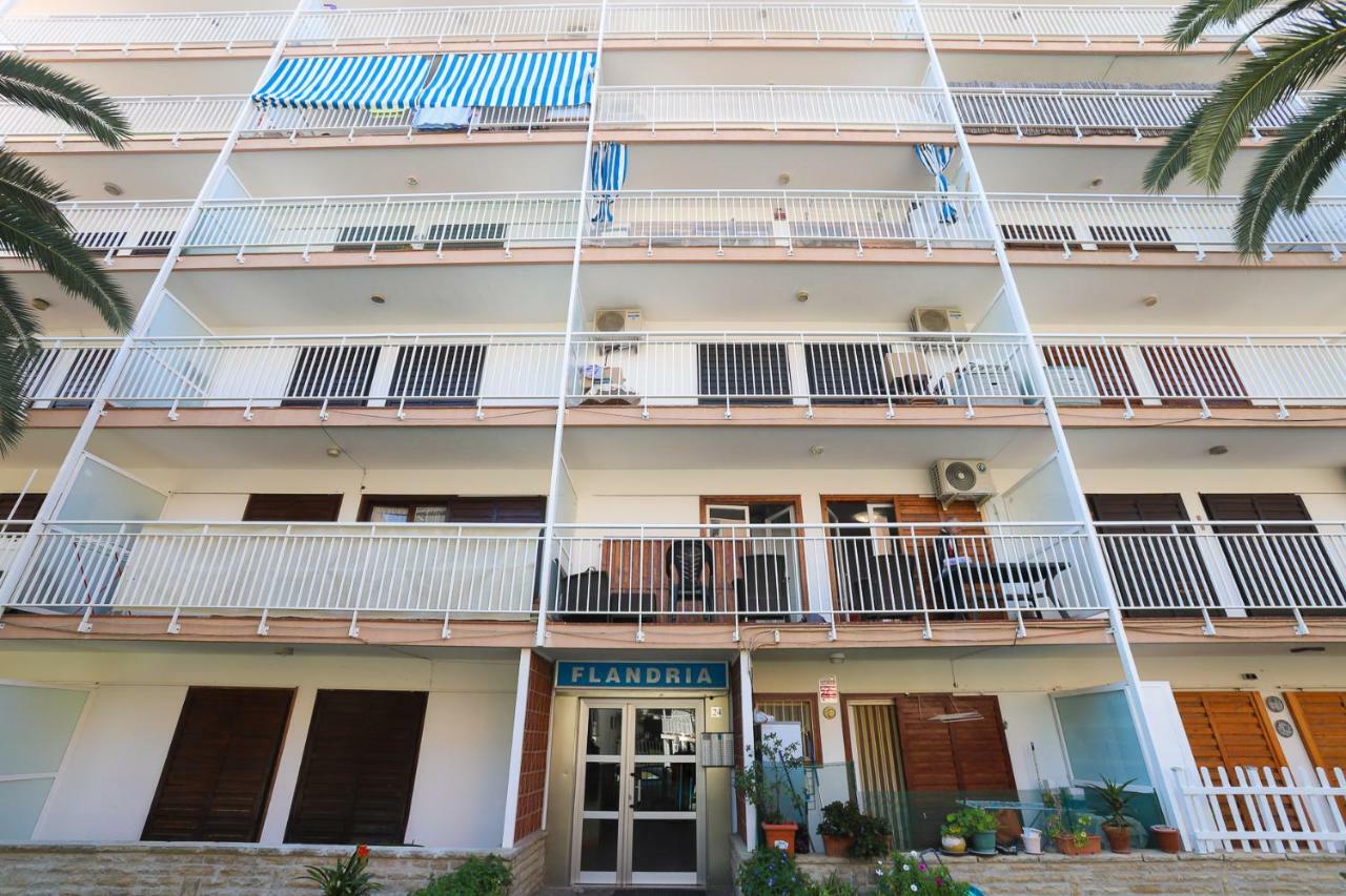 Apartamentos Flandria Салоу Екстер'єр фото